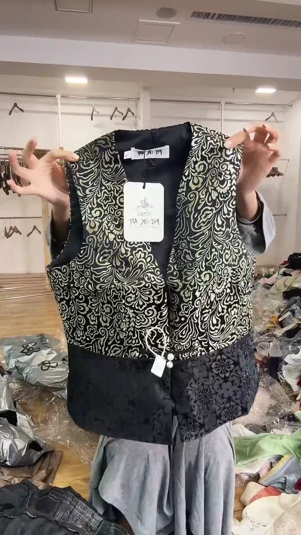 马甲       M码       80-105斤