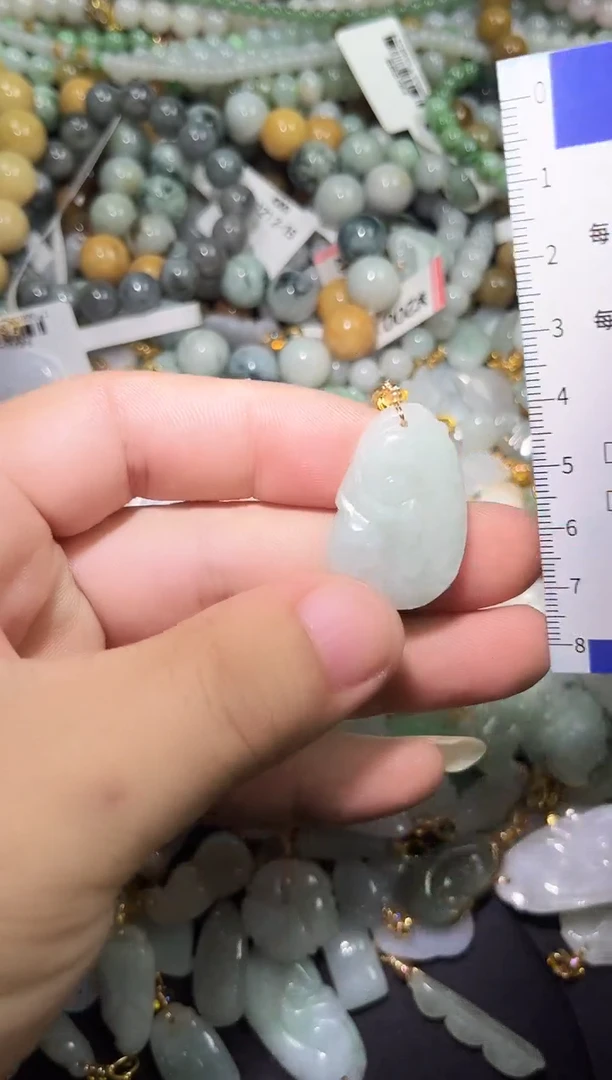 颈饰未镶嵌翡翠天然A货翡翠