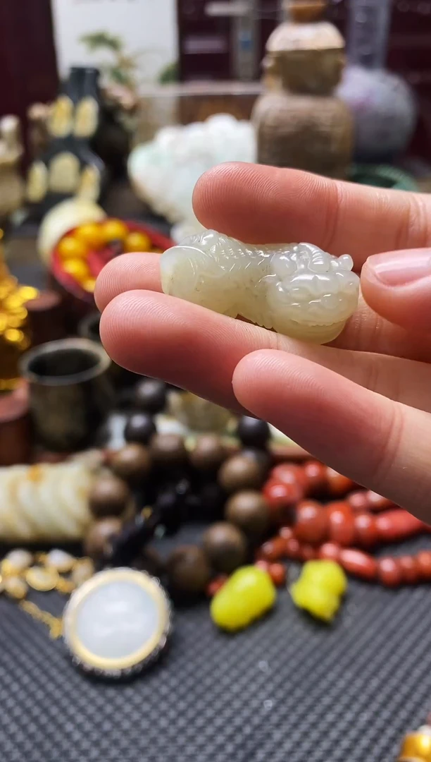 未镶嵌和田玉挂件貔貅