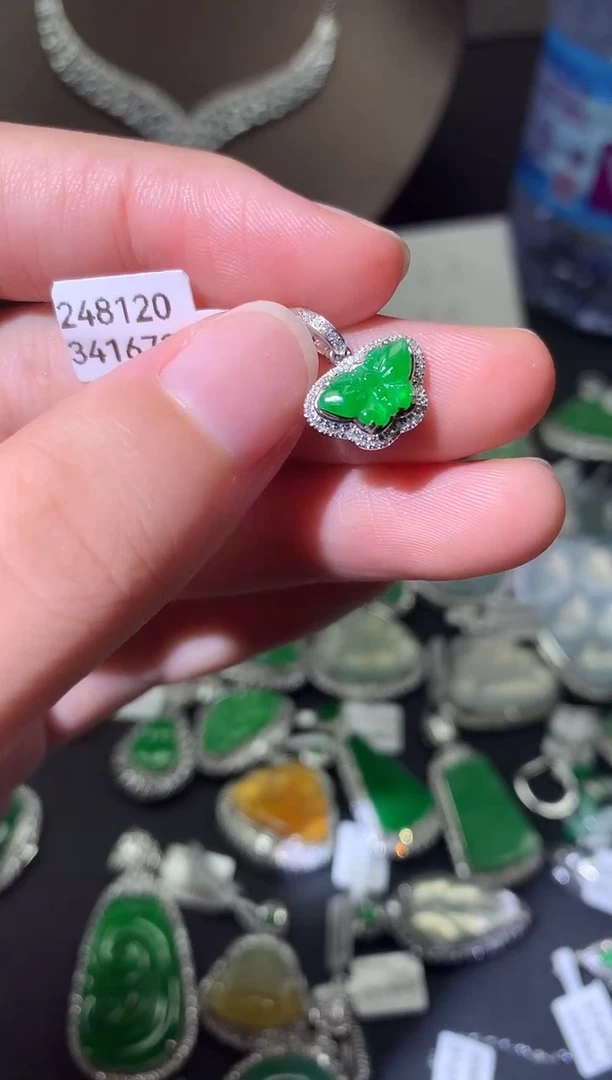 翡翠18K金镶嵌吊坠(不含链)吊坠