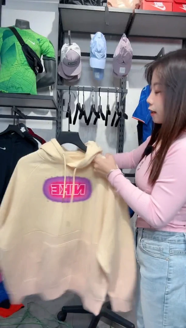 1569   编码 瑕疵款直播间过款为准 尺码155S