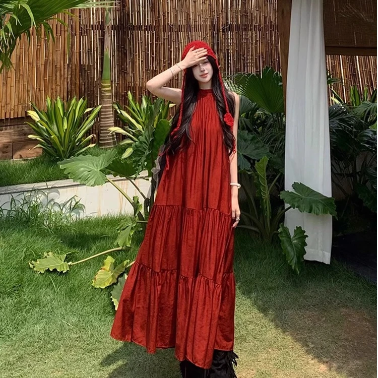 新疆川西草原旅游穿搭复古酒红色无袖挂脖连衣裙女慵懒宽松度假风