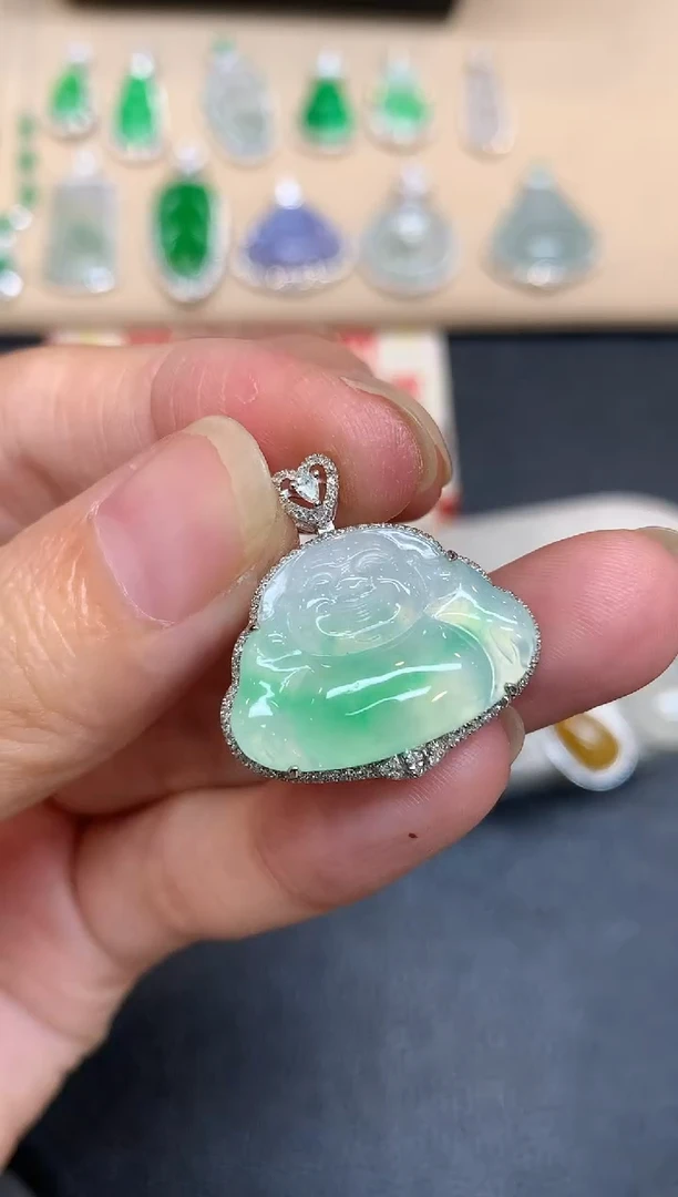 颈饰18K金镶嵌翡翠佛公【无服务费