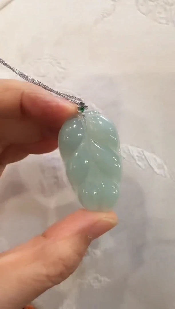 颈饰18K金镶嵌翡翠国风