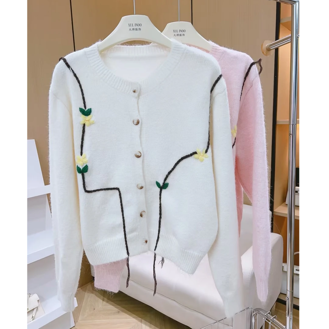 丨秋冬新款花朵气质保暖高级感宽松时尚显瘦减龄针织开衫  6132