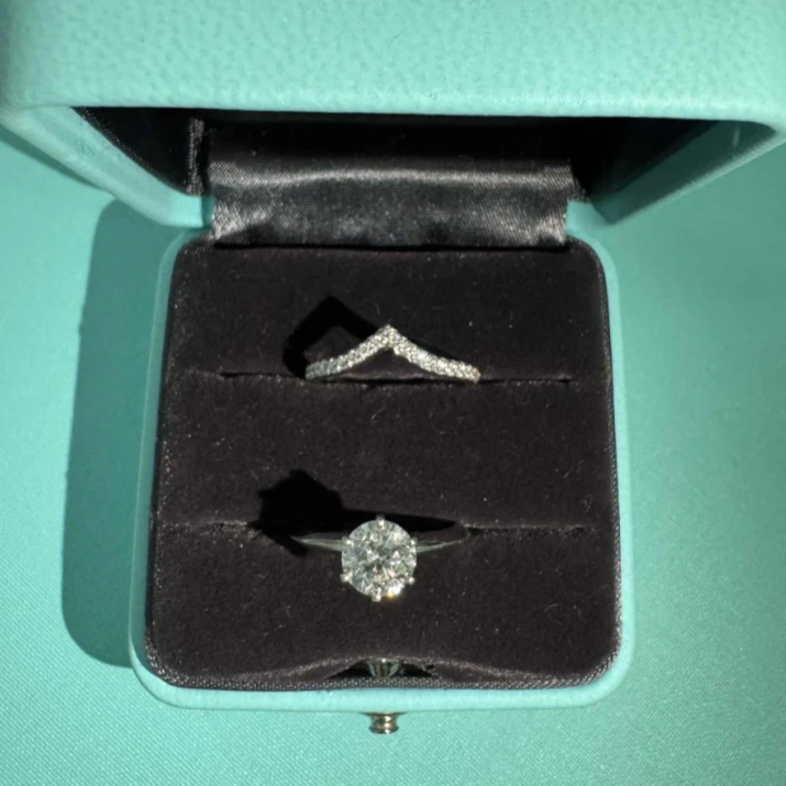 99新 Tiffany & Co./蒂芙尼 小花柳 1.32克拉H色钻戒 带排戒 VS1