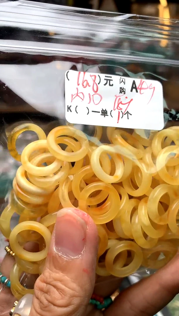 未镶嵌琥珀珠宝奇石A49