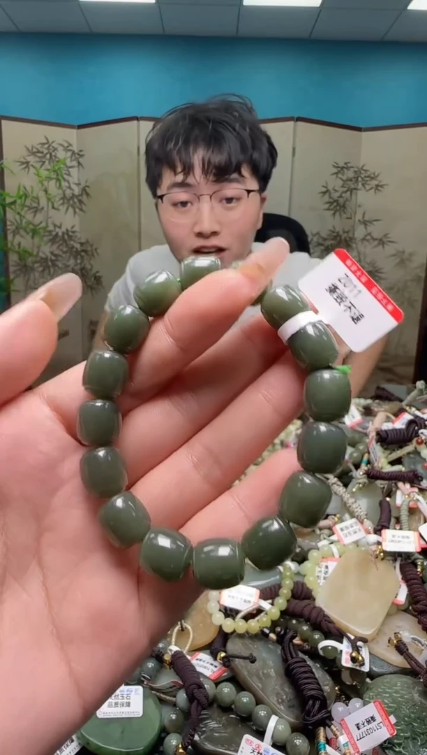 颈饰未镶嵌和田玉多样性发一