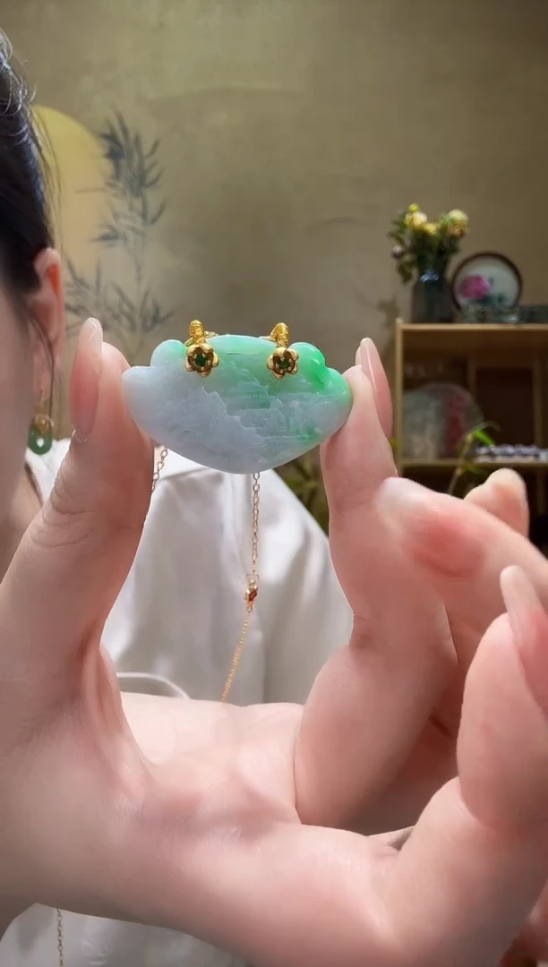 翡翠未镶嵌颈饰吊坠
