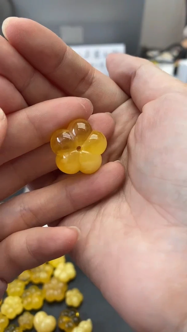 琥珀未镶嵌珠宝奇石1378