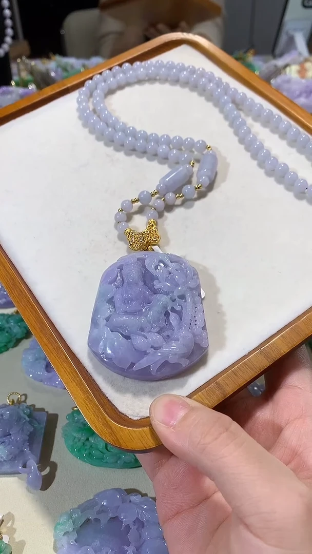 颈饰未镶嵌翡翠吊坠