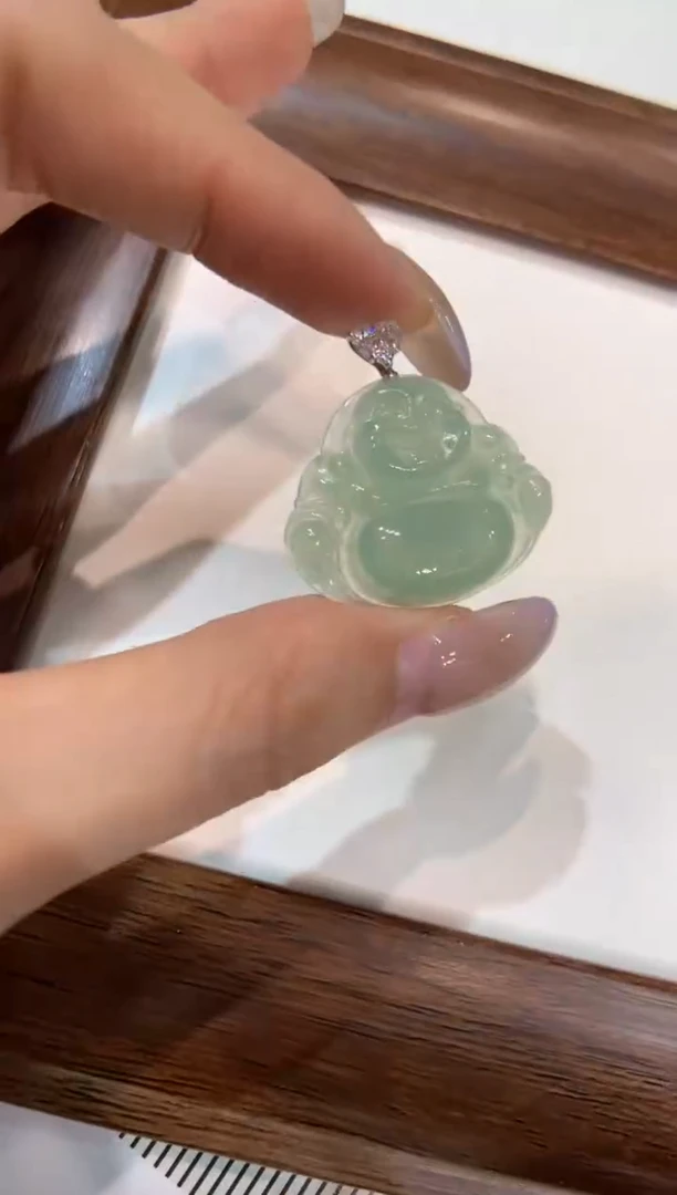 颈饰18K金镶嵌翡翠佛公