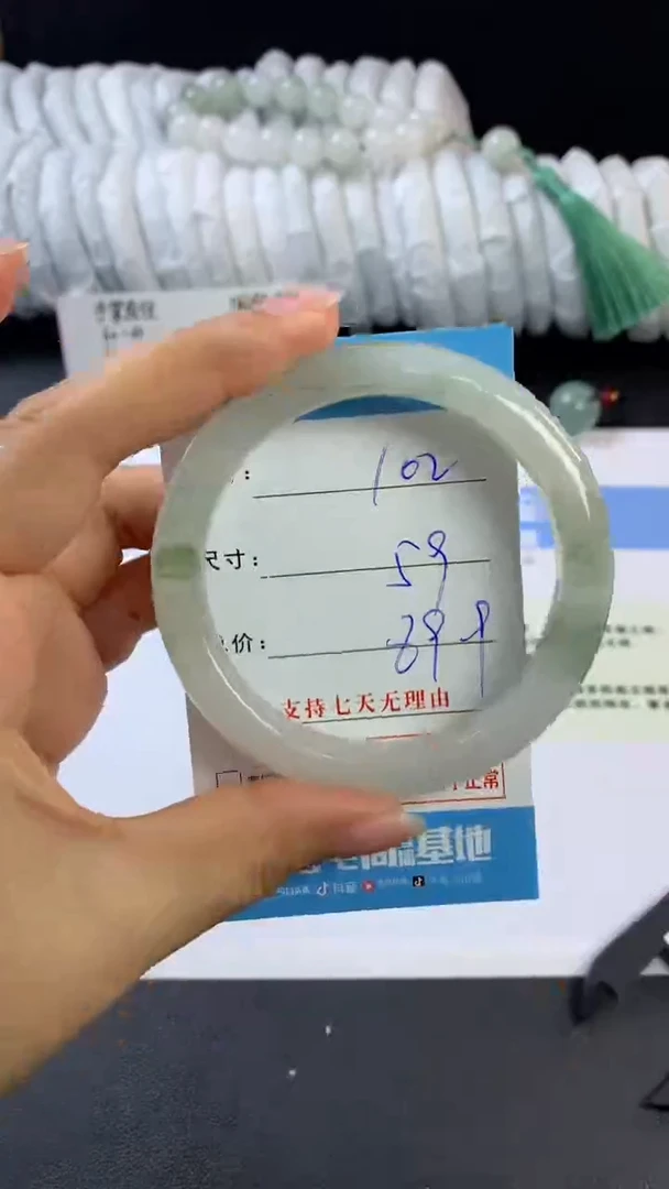【闪购商品】石英质玉手镯未镶嵌F102