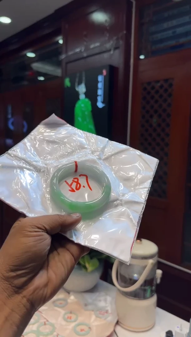未镶嵌手镯翡翠手镯