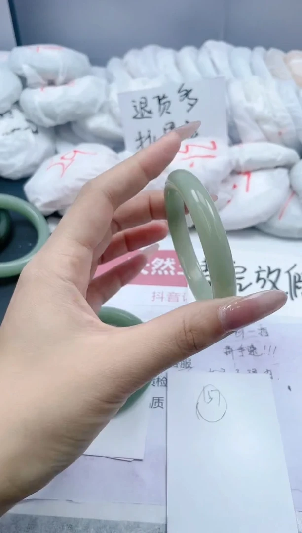 【闪购商品】石英质玉手镯未镶嵌157/54.1