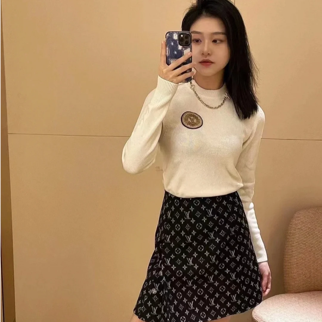 99新 LouisVuitton/路易威登 贴饰套头纯色针织衫/尺码L/XH070066