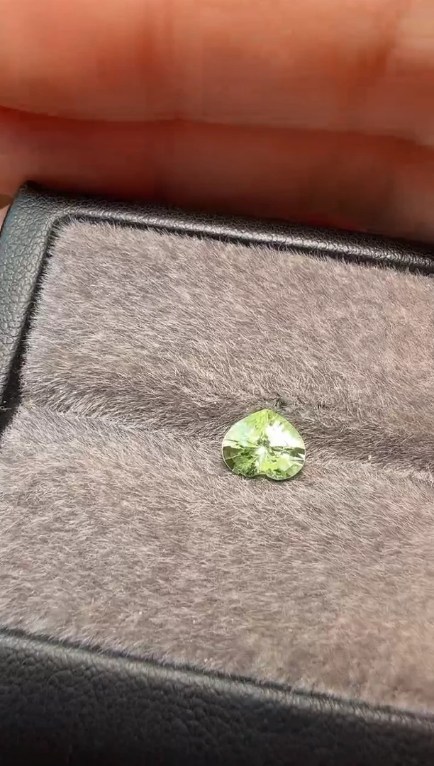 未镶嵌裸石橄榄石1.14ct-A572-1p