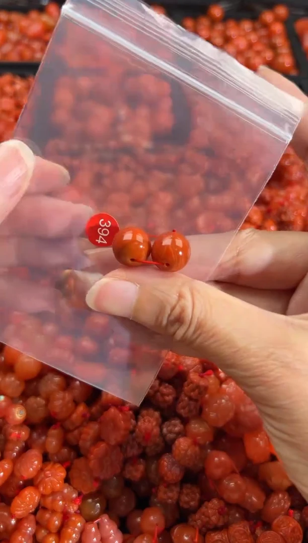 南红玛瑙未镶嵌颈饰1