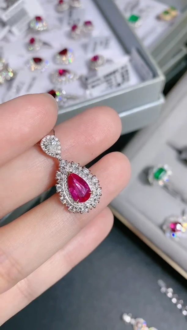 18K金镶嵌18K金吊坠红宝石.