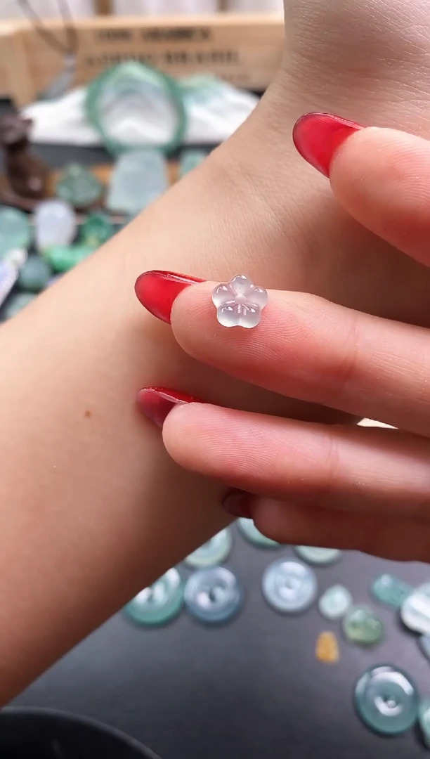 颈饰未镶嵌翡翠小花