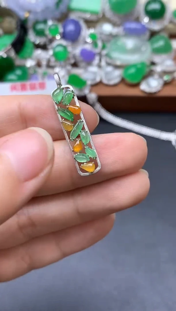 颈饰18K金镶嵌翡翠274-中国好珍宝