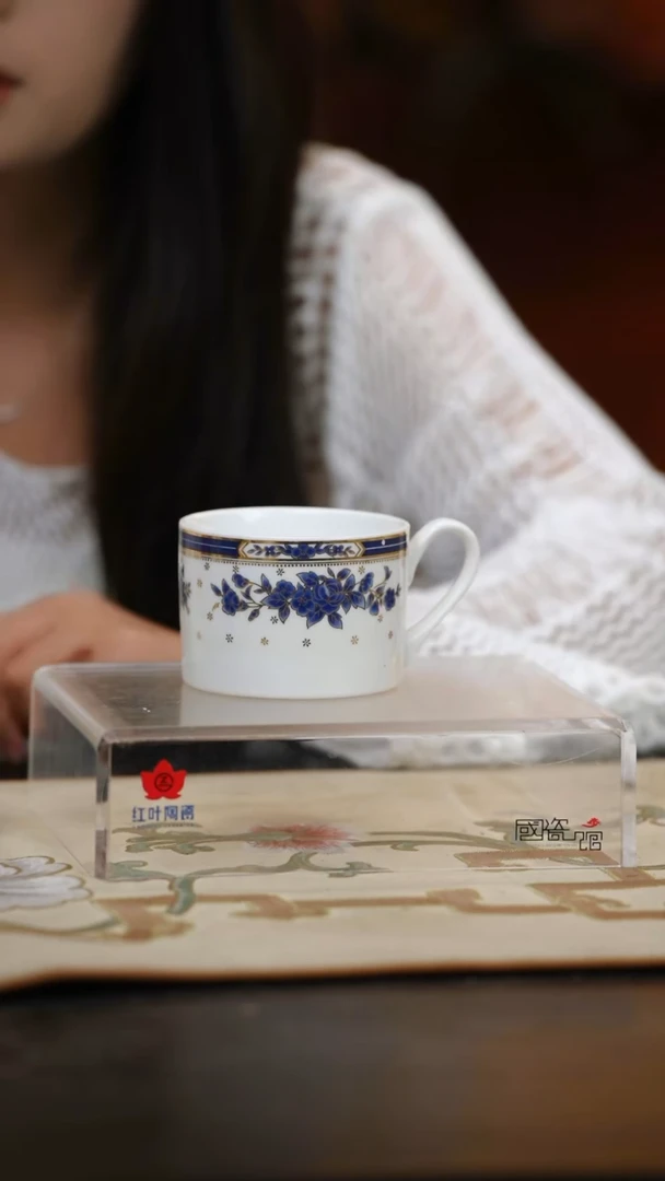 1个微瑕蓝金牡丹咖啡杯