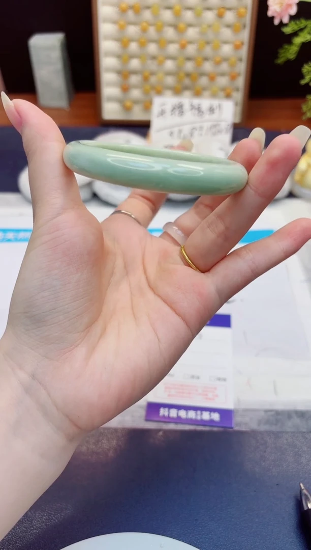 未镶嵌手镯石英质玉323-翠玉-圈口60