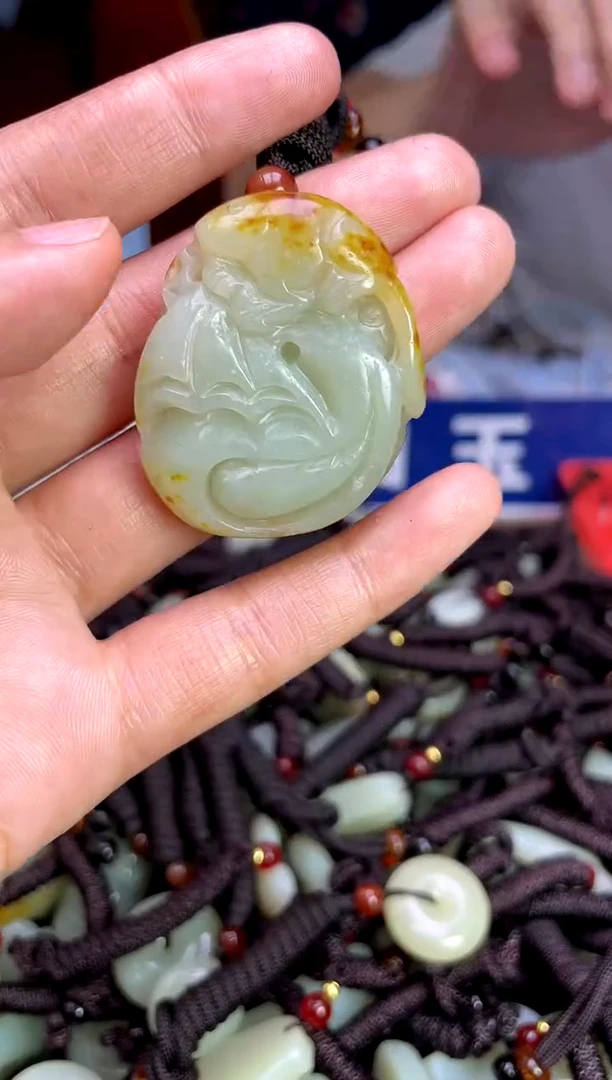 未镶嵌和田玉摆件1