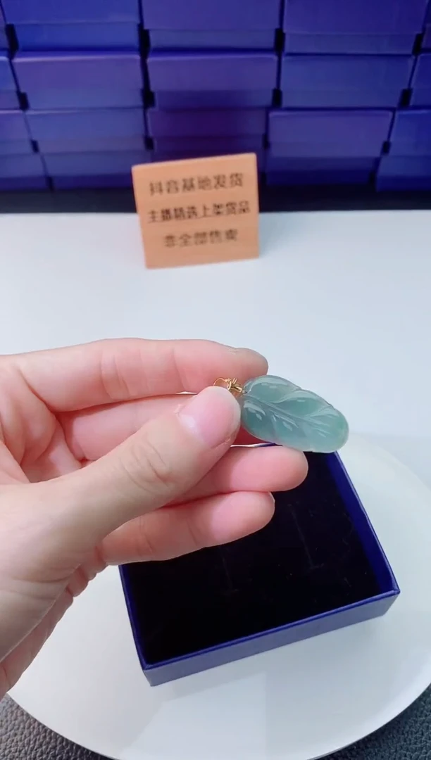 翡翠未镶嵌颈饰