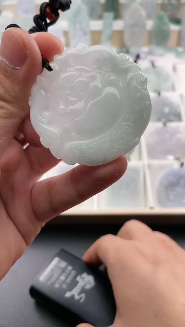 翡翠未镶嵌颈饰..../5/24/ 189