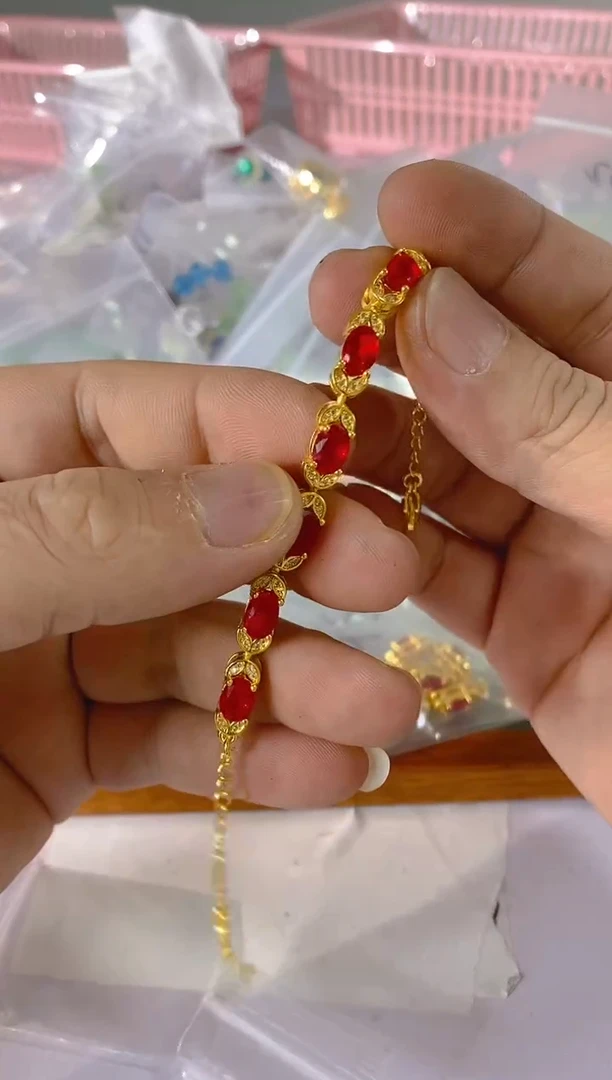 【闪购商品】水晶颈饰银S925镶嵌590红宝，蓝宝，多样性发一件赠链