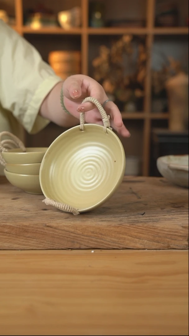 065微瑕的黄色的6英寸麻绳螺纹小提篮