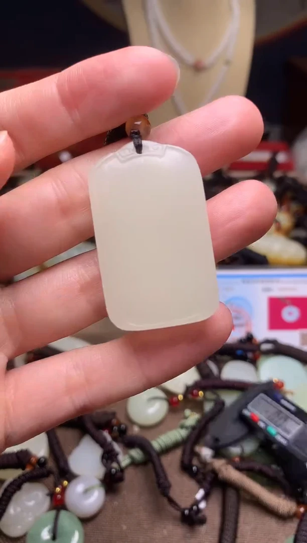 玉新疆料青海料清水吊坠