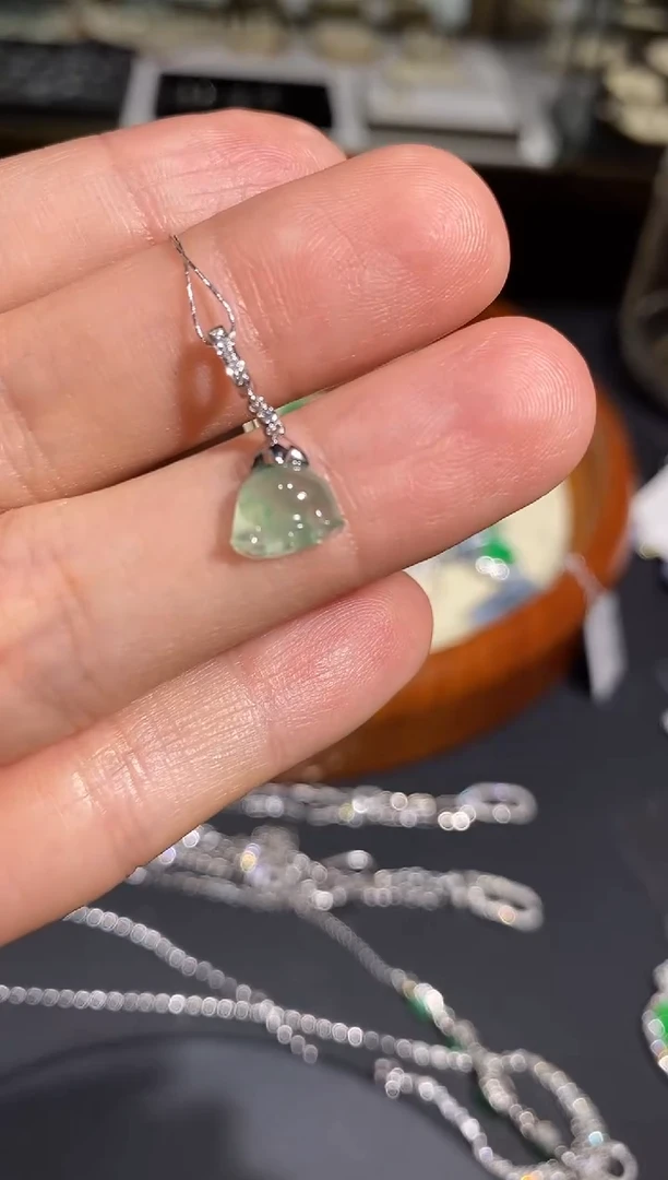 【闪购商品】翡翠颈饰18K金镶嵌吊坠