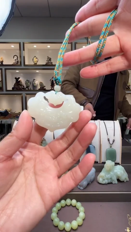 颈饰未镶嵌和田玉苏