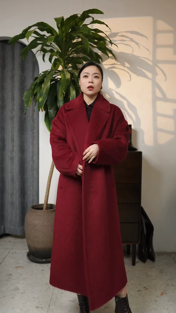 68%苏力羊驼32%羊毛混纺苏丽大衣，酒红色，M码