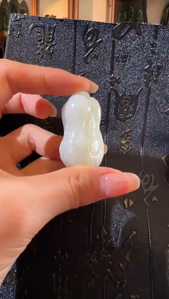 和田玉未镶嵌颈饰ヽ定向