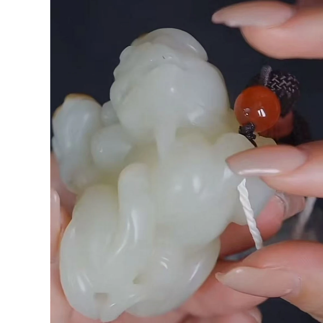 清代和田玉子母瑞兽1