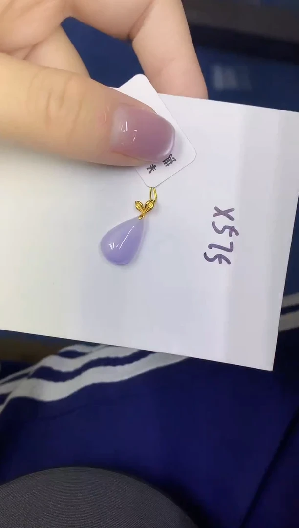 颈饰18K金镶嵌翡翠缅甸天然翡翠A货