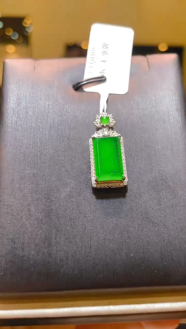 翡翠18K金镶嵌吊坠(不含链)A26