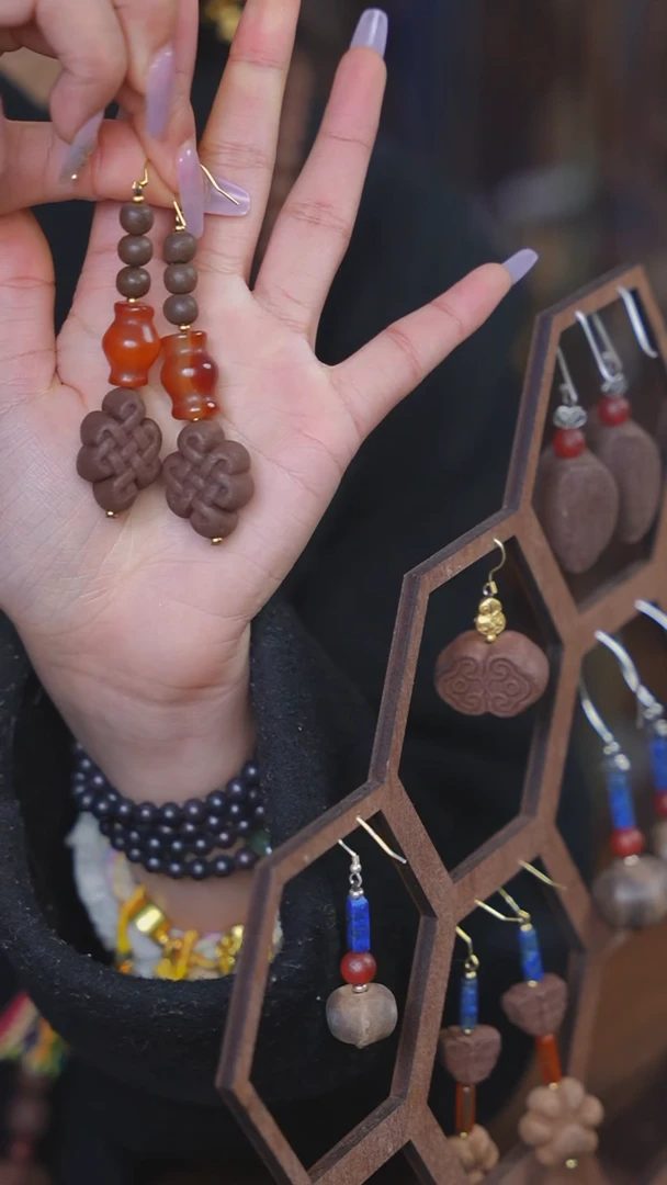 【闪购商品】泥塑龙涎念慈中国结设计款耳饰