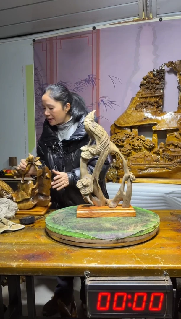 金丝楠人****技金丝楠木雕刻摆件