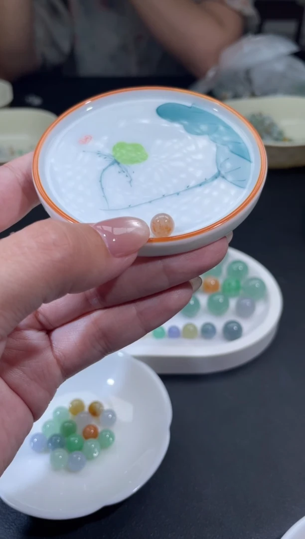 翡翠未镶嵌颈饰咯*翡翠净货