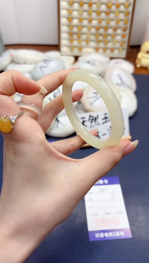 石英质玉手镯未镶嵌257-美人条晴水-圈口57