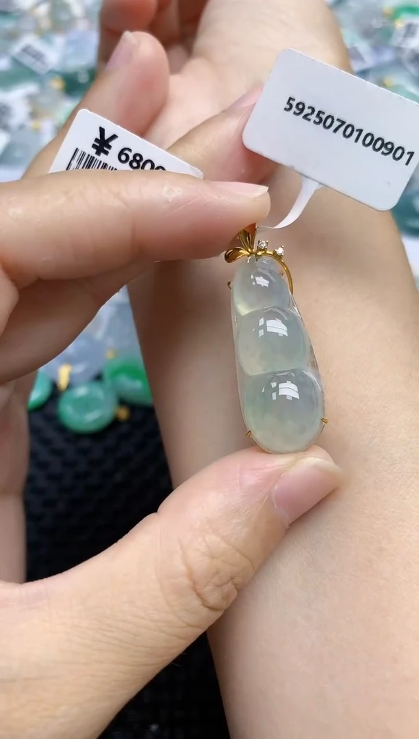翡翠18K金镶嵌颈饰天然A货翡翠