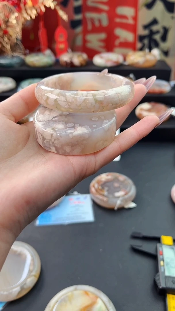 【闪购商品】石英质玉手镯未镶嵌赠送镯心（58圈口）