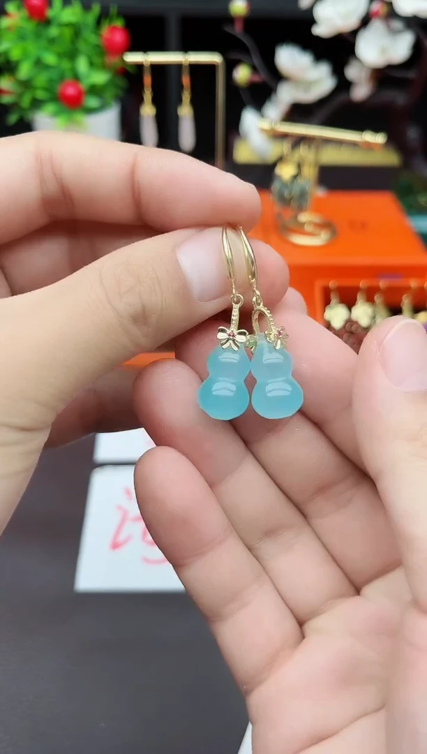 石英质玉（天山翠）未镶嵌耳钉535000