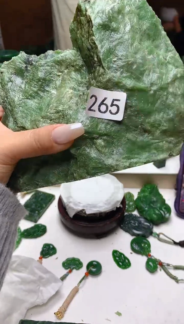 未镶嵌和田玉（碧玉）珠宝半成品1