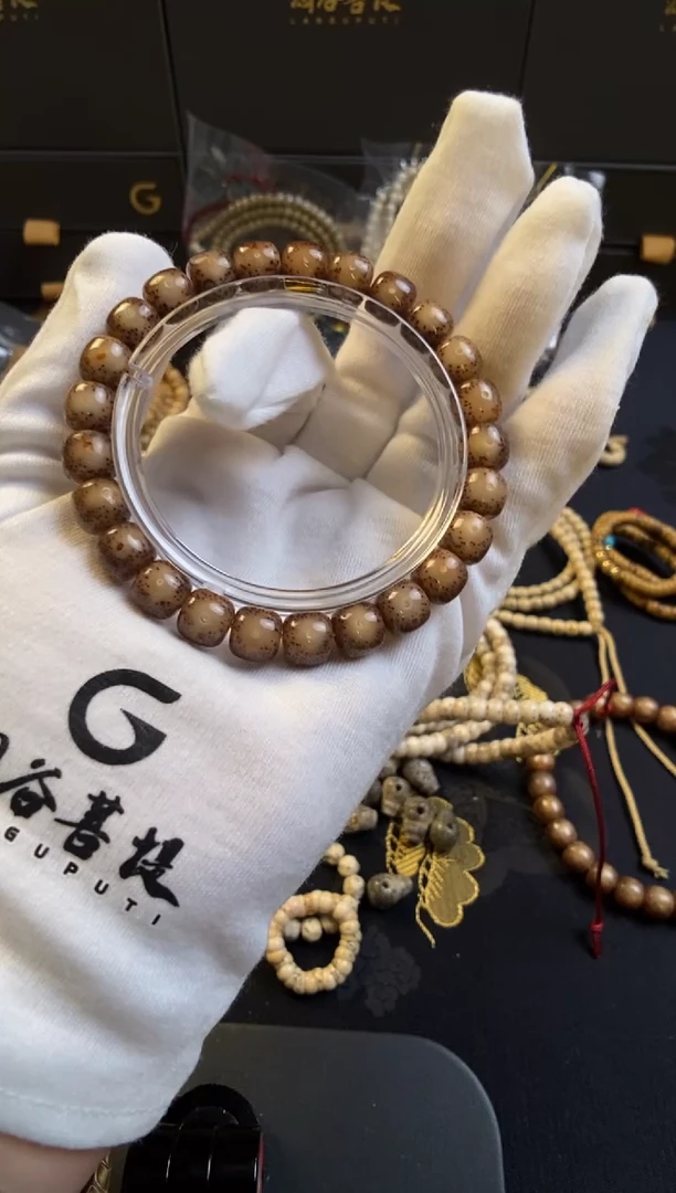 手串星月菩提9.5*8.5正月冰透黄金瞳