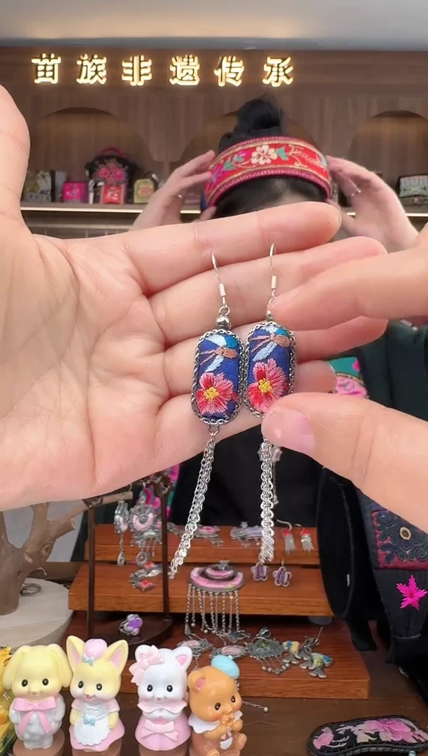 【闪购商品】织绣扶光苗绣传承53